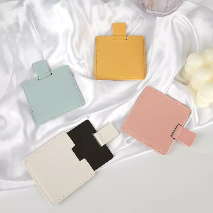 Џебно огледало со големина на кредитна картичка